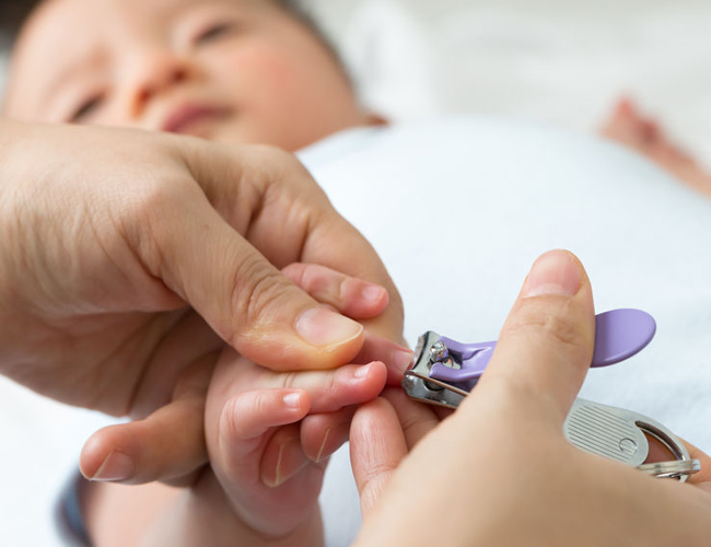 Easy steps to cut your baby's nails | Clicks