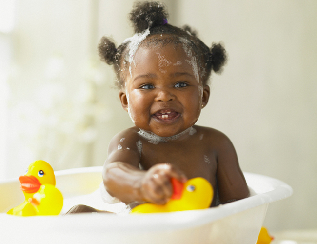 /medias/4-months-3rd-week-7-tips-to-ensure-safe-bathing-for-babies-and-toddlers-getty-images-57525772.jpg?context=bWFzdGVyfEFydGljbGVJbWFnZXN8MjM1ODA4fGltYWdlL2pwZWd8QXJ0aWNsZUltYWdlcy9oMDcvaGI5Lzk3Mjc4MjM3MDgxOTAuanBnfDIyNjQ4YTAyZTJmNzY5MDY2ZjY1MTNjYWFjZWJhNjAzZTYxMGNiMWVmMDI1NjMwY2RmZmNhY2VlZTI2ZjQ0M2E