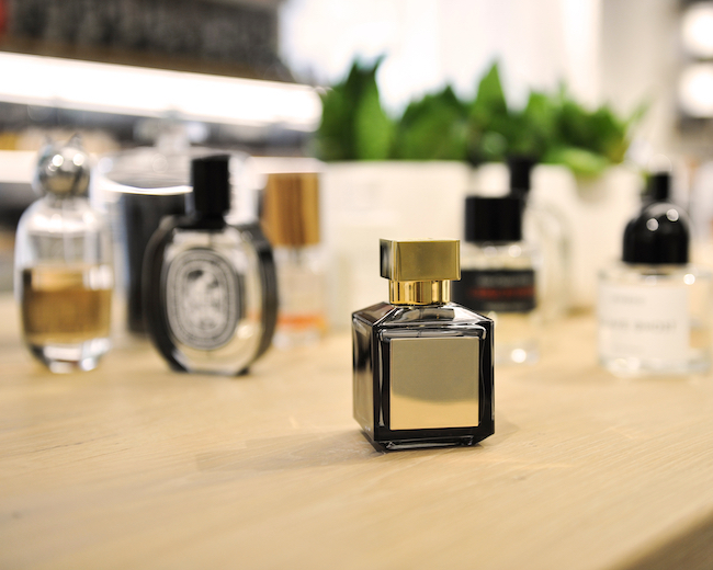/medias/Top-5-male-fragrances-that-smell-great-on-women-520.jpeg?context=bWFzdGVyfEFydGljbGVJbWFnZXN8MzI4ODkwfGltYWdlL2pwZWd8QXJ0aWNsZUltYWdlcy9oNDUvaGQzLzk2MTAxODYyNjA1MTAuanBnfDRhODllNmYwZGFlN2U4MWIyYmI5OTZmOWZhZmZiMGNhYjgyN2U1NDQwMjZhZWEzYzE2Yzc1ODVjNGMzZjZiN2U